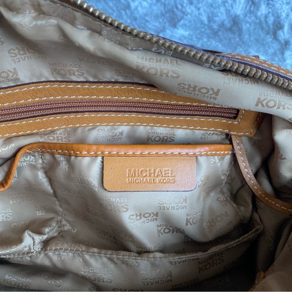 Michael Kors NWOT Leather Studded Handbag - Picture 8 of 10